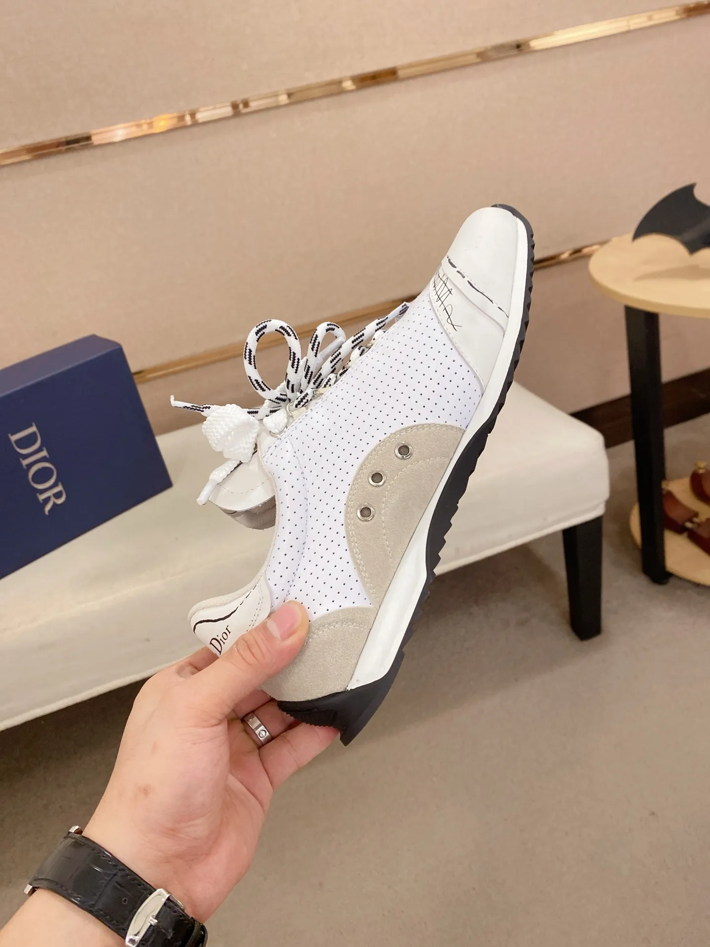 Men's shoes💰: 500💰Couple style💏 [Dior·Dior] New casual sports style men's shoes, new spring and summer design, perfect workmanship, lace-up lazy style to create wardrobe quality, upper: imported first-layer cowhide, mesh breathable lining soft and comfortable, ultra-light TPU wear-resistant outsole, simple, versatile fashion men's shoes, excellent color code number 35--44. (45,46 customized items are not returnable or exchangeable)